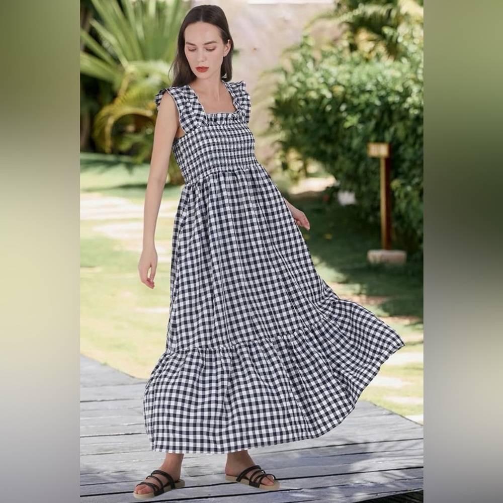 Gingham Smocked Maxi Dress in Navy White Cottagecore Flowy Casual Size Medium